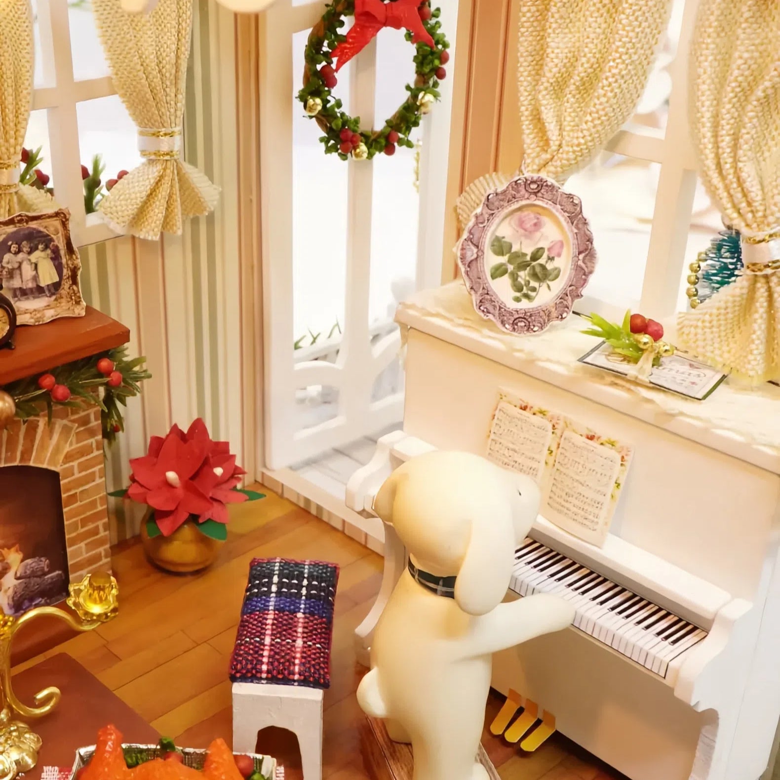 Funpuz Holiday Time DIY Miniature House