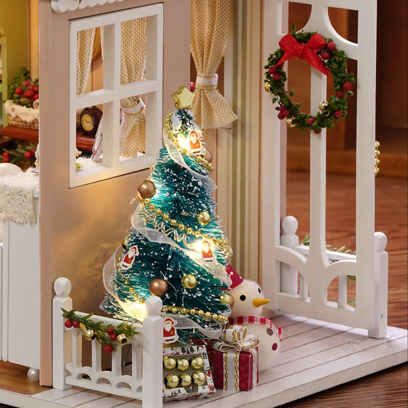 Funpuz Holiday Time DIY Miniature House
