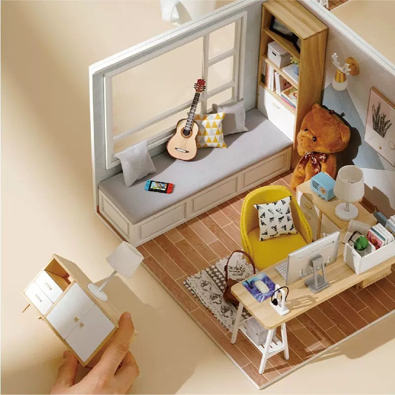 Funpuz Sunlit Study DIY Miniature House