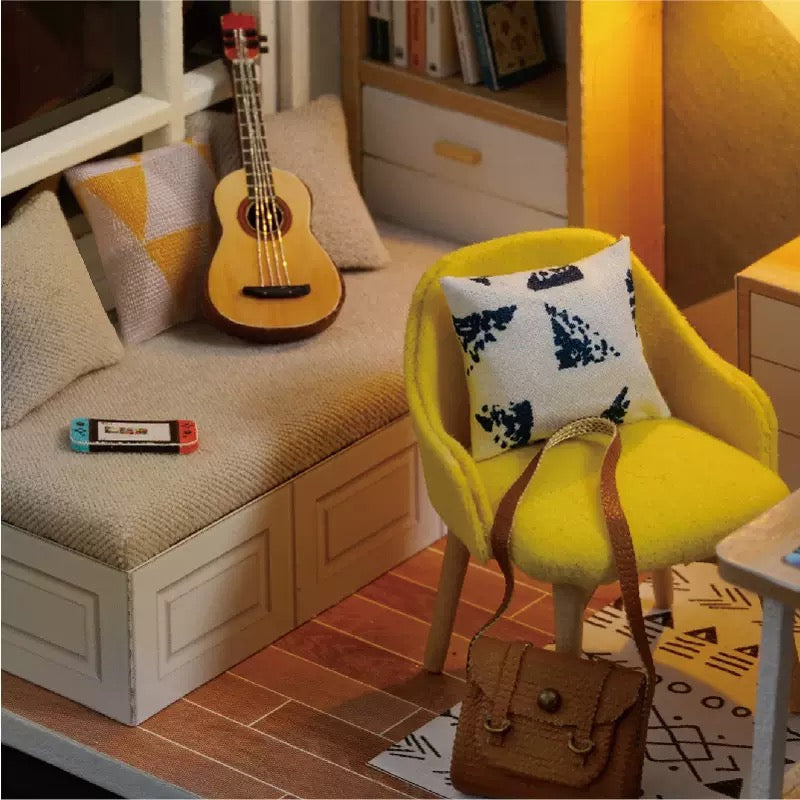 Funpuz Sunlit Study DIY Miniature House